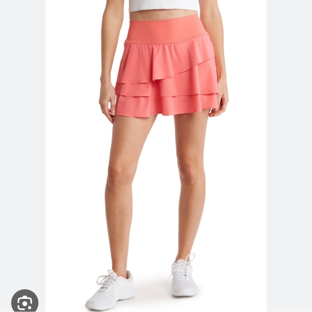 NWT Yogalicious the level up tiered skirt in sun kissed coral size M